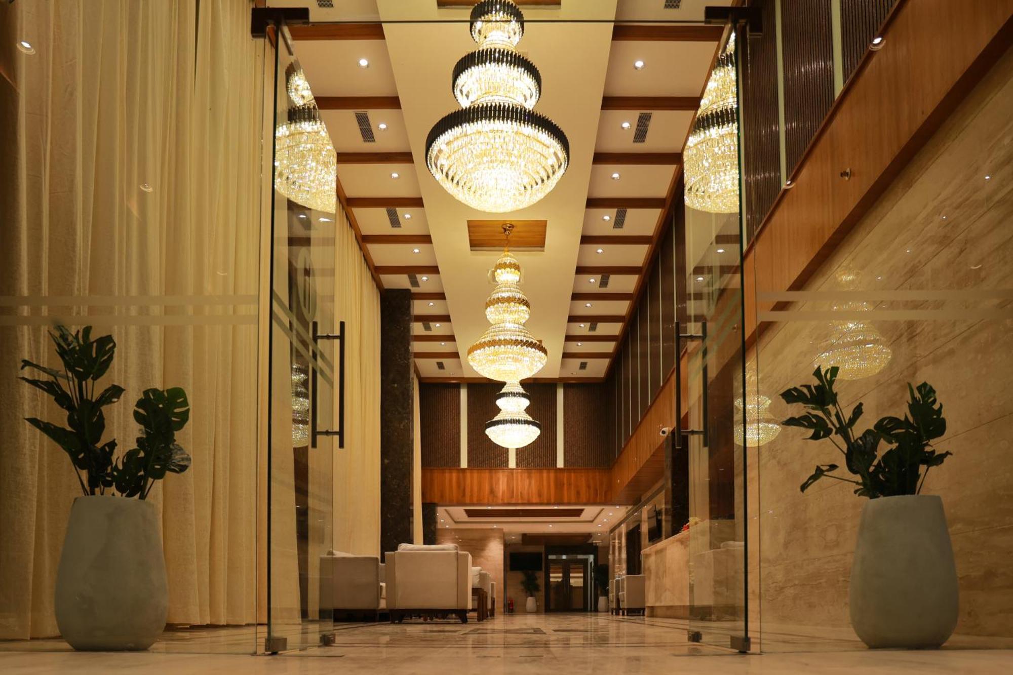 Icon Grand Hotel By Bhagini بنغالور المظهر الخارجي الصورة