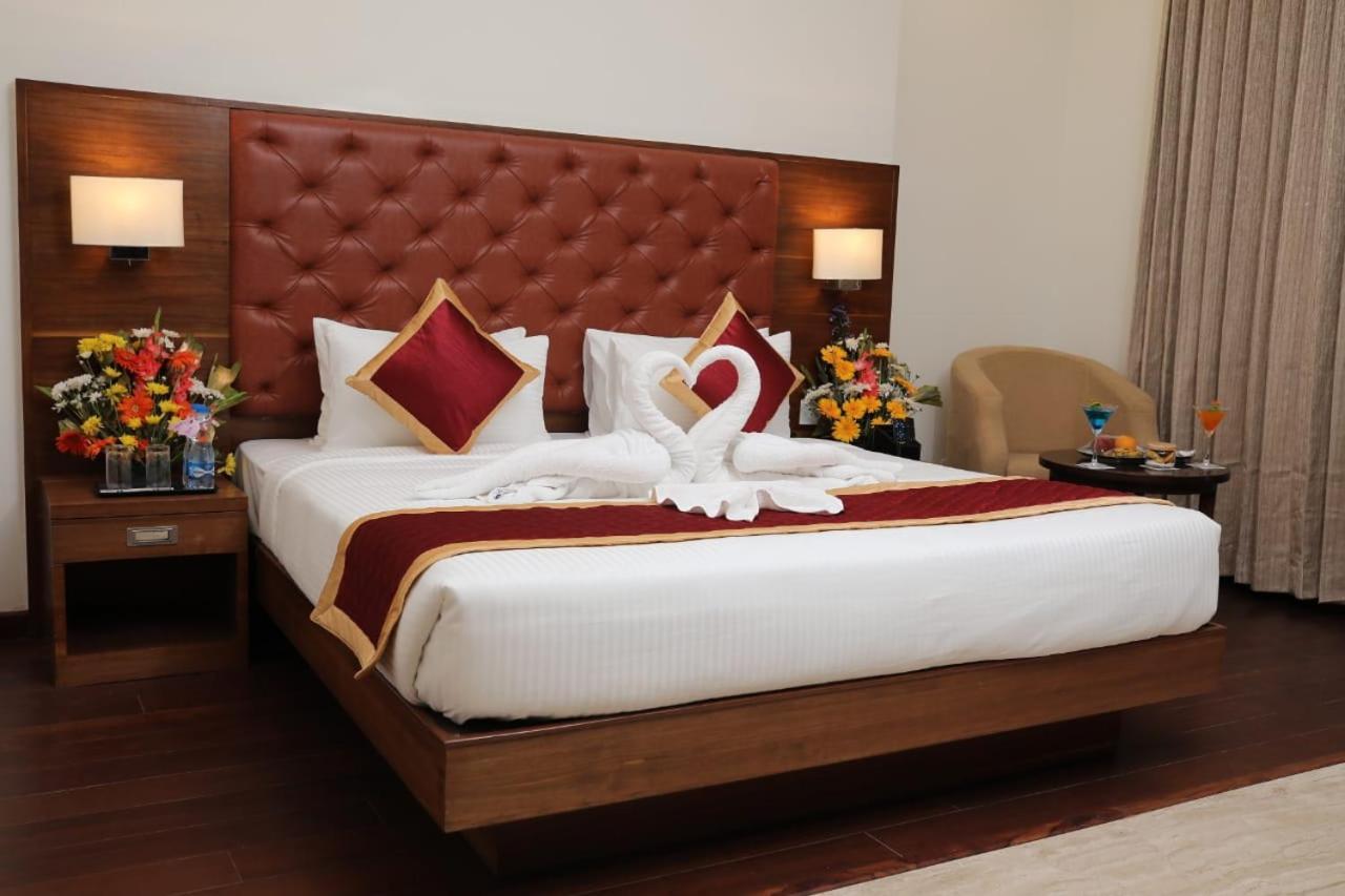 Icon Grand Hotel By Bhagini بنغالور المظهر الخارجي الصورة
